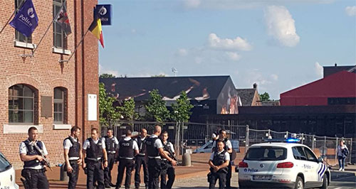 ataque con machete contra dos policías en Bélgica Daesh reivindica el ataque con machete contra dos policías en Bélgica